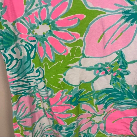 Lily Pulitzer Michele Flamingo Don’t Give a Cluck Pink Print V Neck T Shirt - Picture 6 of 12